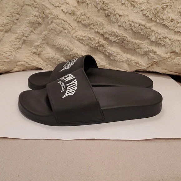 BALENCIAGA Cities New York Logo Slides - Picture 4 of 14